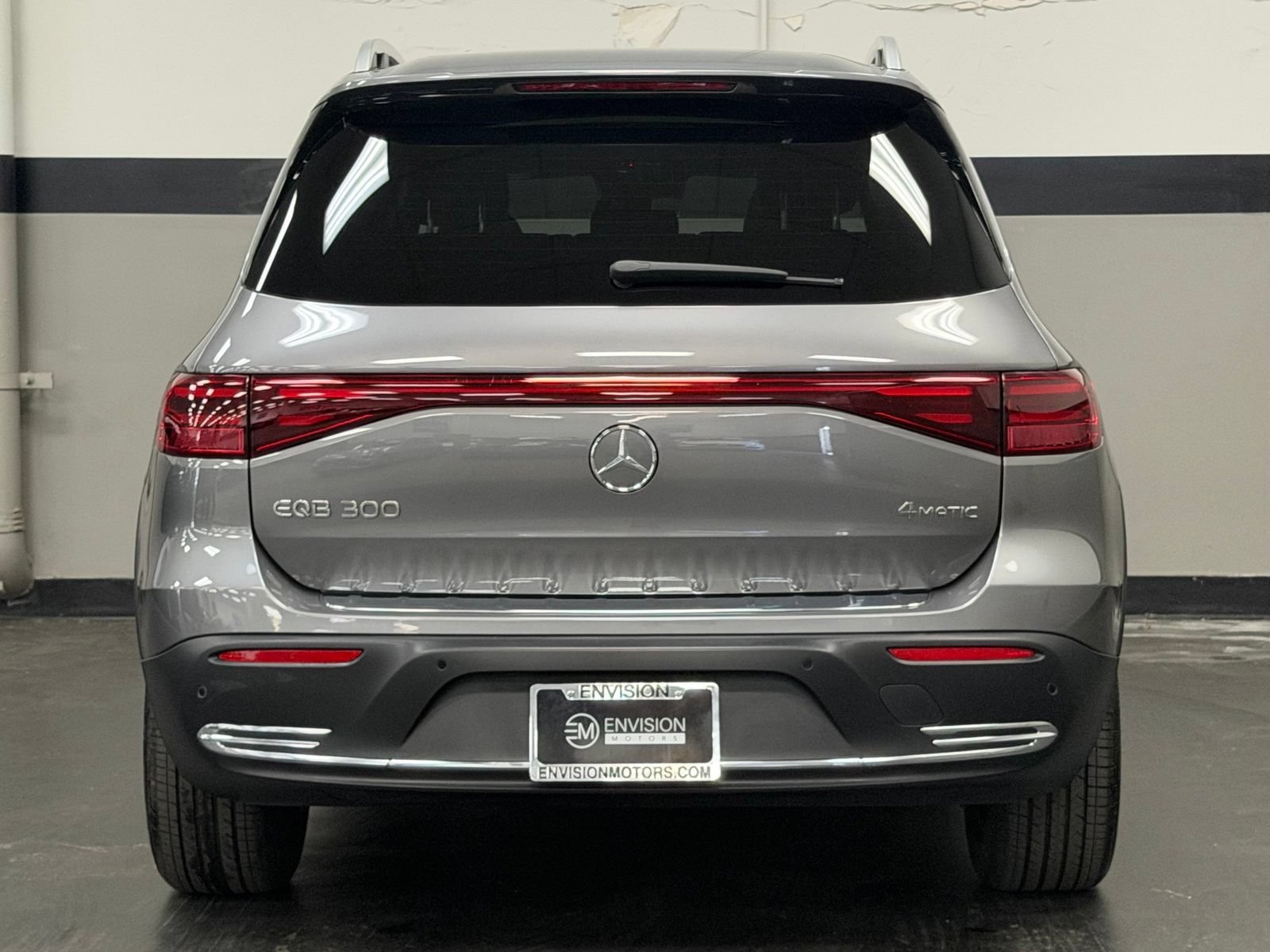 Used 2025 Mercedes-Benz EQB 300 4MATIC image 11