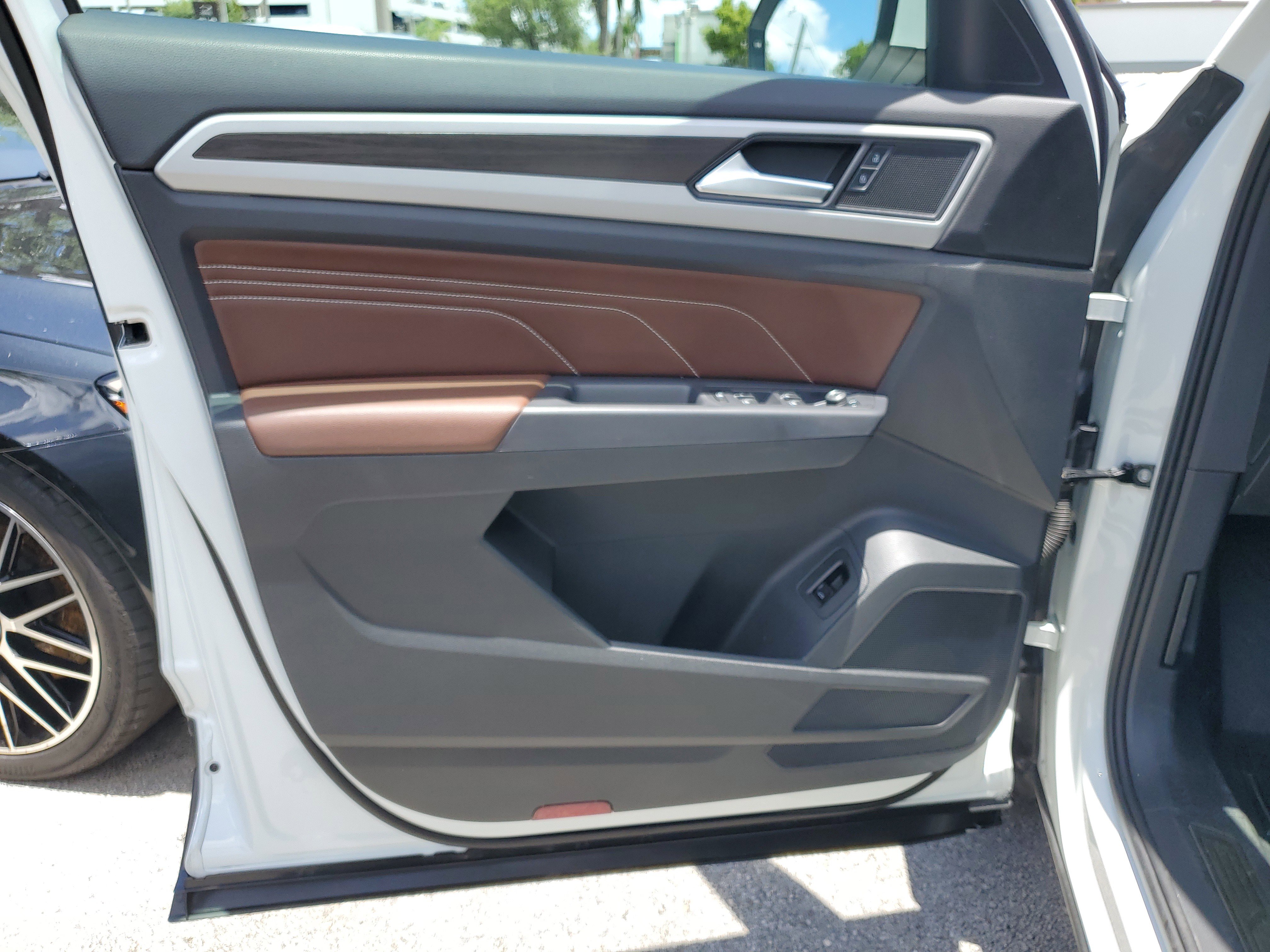 Used 2021 Volkswagen Atlas SE w/ Panoramic Sunroof Package image 11