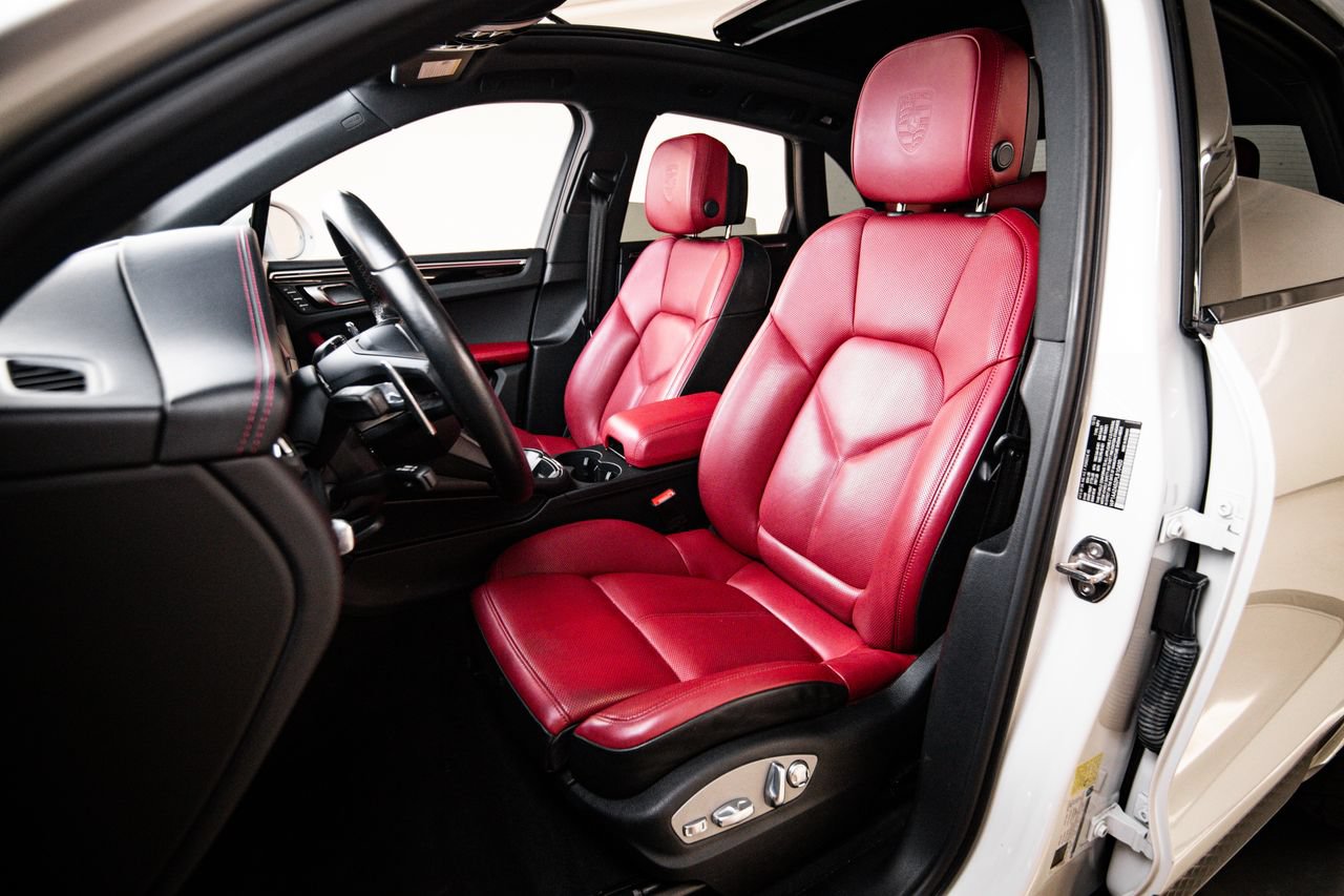 Certified 2023 Porsche Macan AWD/4WD image 5