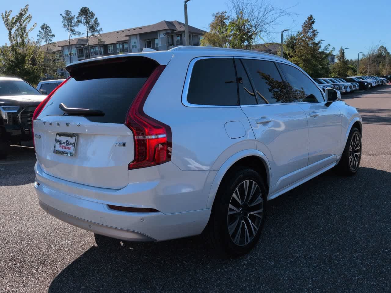 Used 2022 Volvo XC90 T5 Momentum AWD/4WD image 6