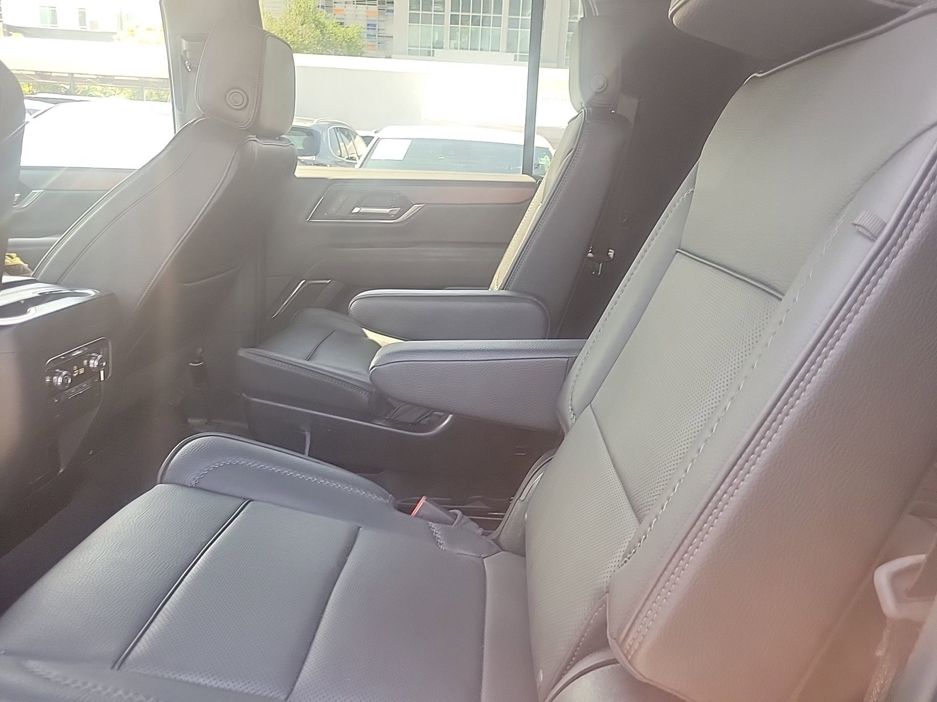 Used 2025 GMC Yukon XL Denali image 21