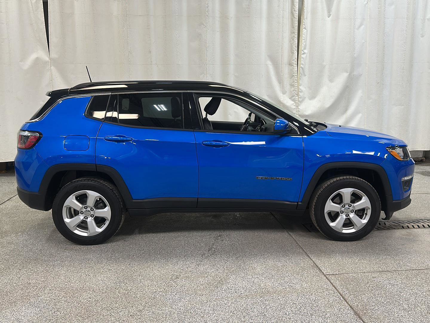 Used 2018 Jeep Compass Latitude w/ Popular Equipment Group AWD/4WD image 6