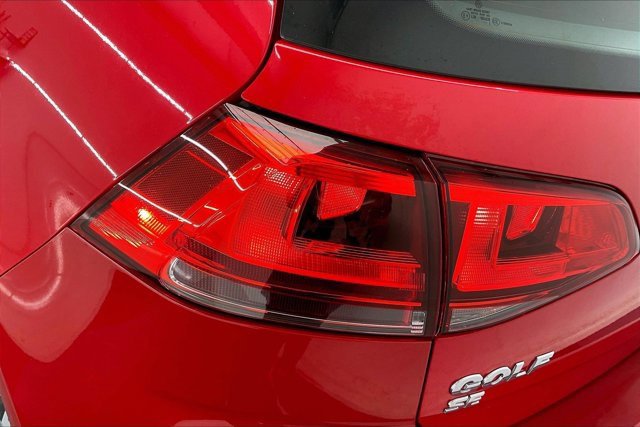 Used 2017 Volkswagen Golf SE image 30