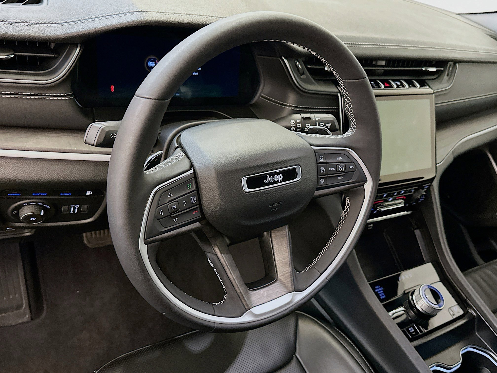 Used 2024 Jeep Grand Cherokee Limited 4xe image 18