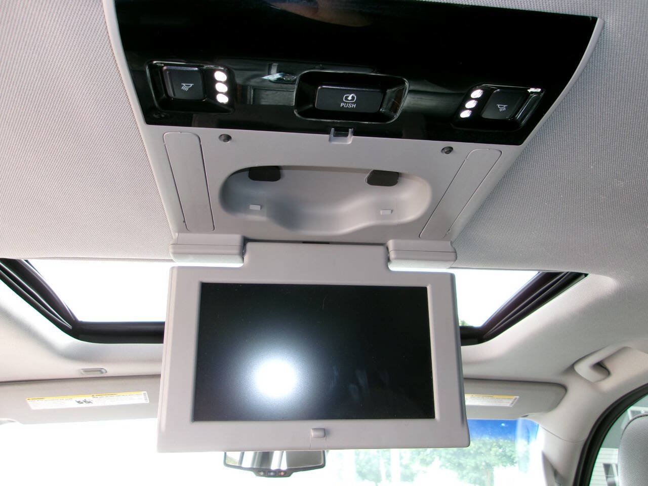 Used 2015 Chevrolet Suburban LTZ AWD/4WD image 10