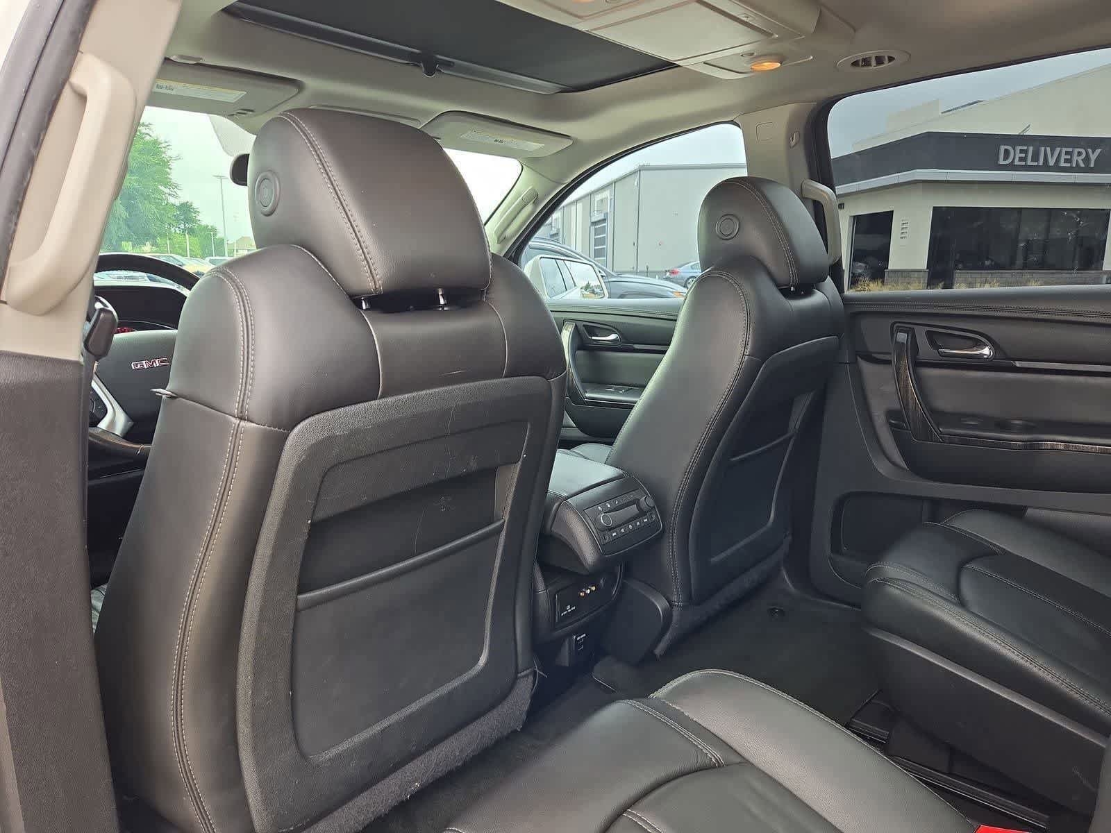 Used 2015 GMC Acadia SLT w/ Open Road Package FWD image 17