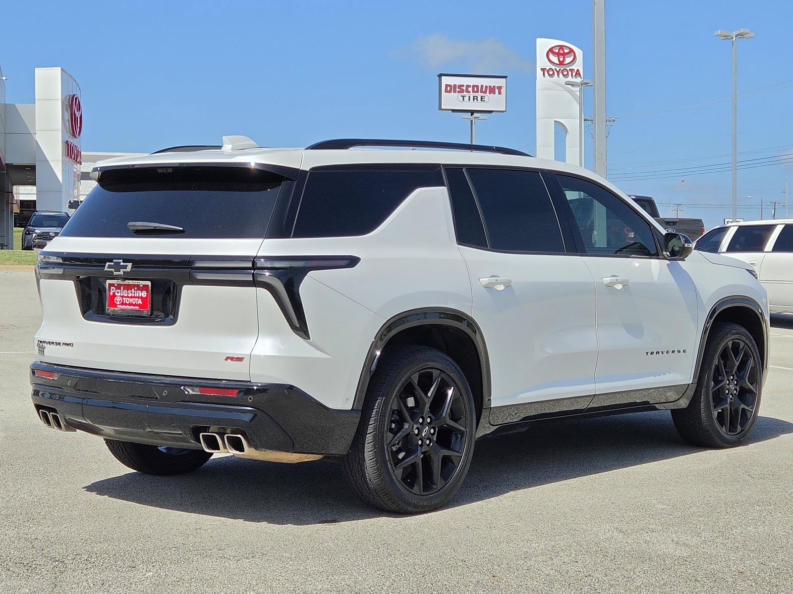Used 2024 Chevrolet Traverse RS w/ LPO, Floor Liner Package AWD/4WD image 4