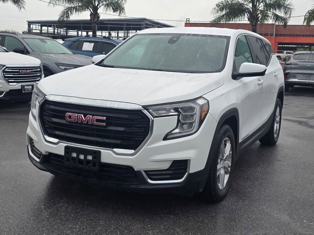 Used 2024 GMC Terrain SLE image 2