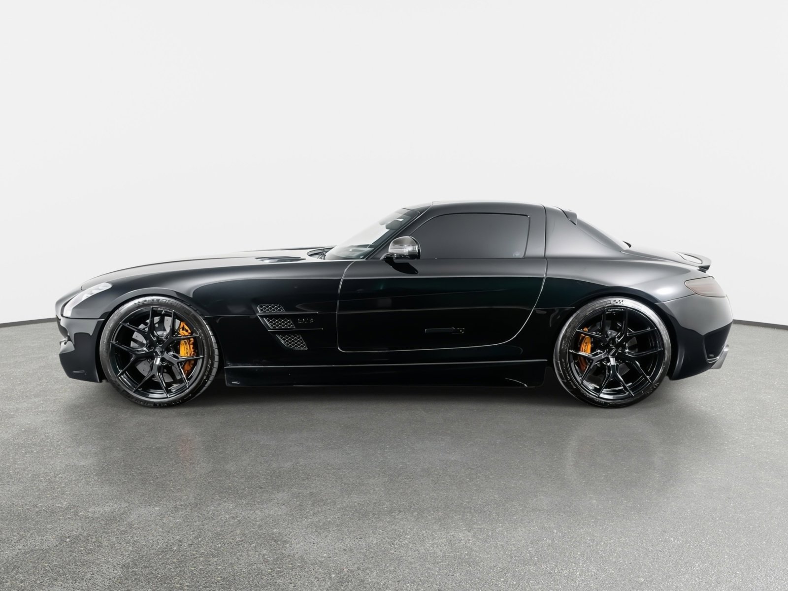 Used 2011 Mercedes-Benz SLS AMG Coupe image 15