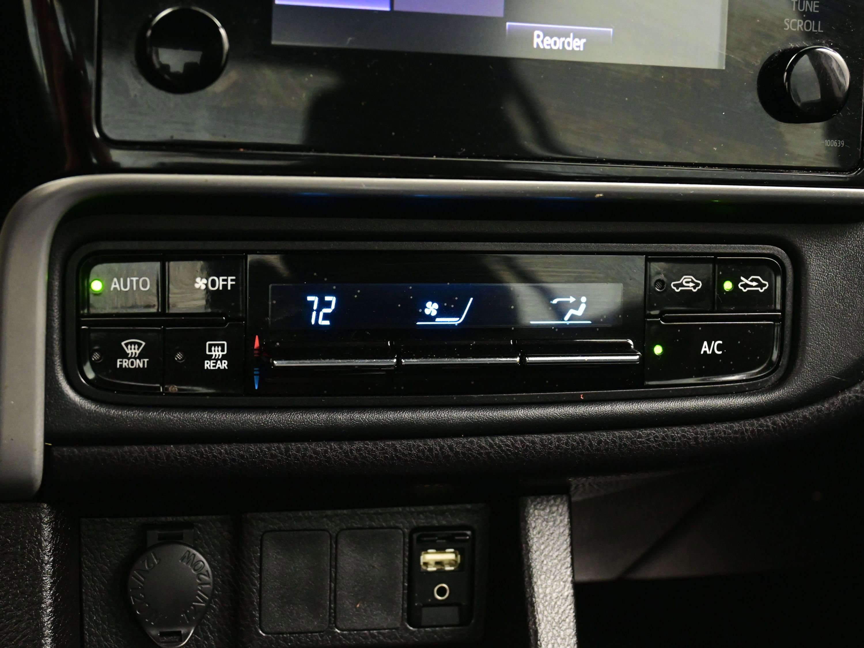 Used 2019 Toyota Corolla LE image 19