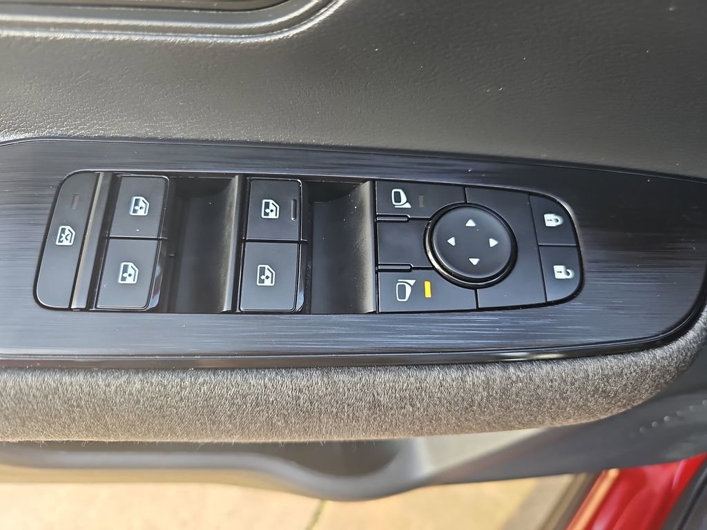 Used 2025 Nissan Kicks SV image 27