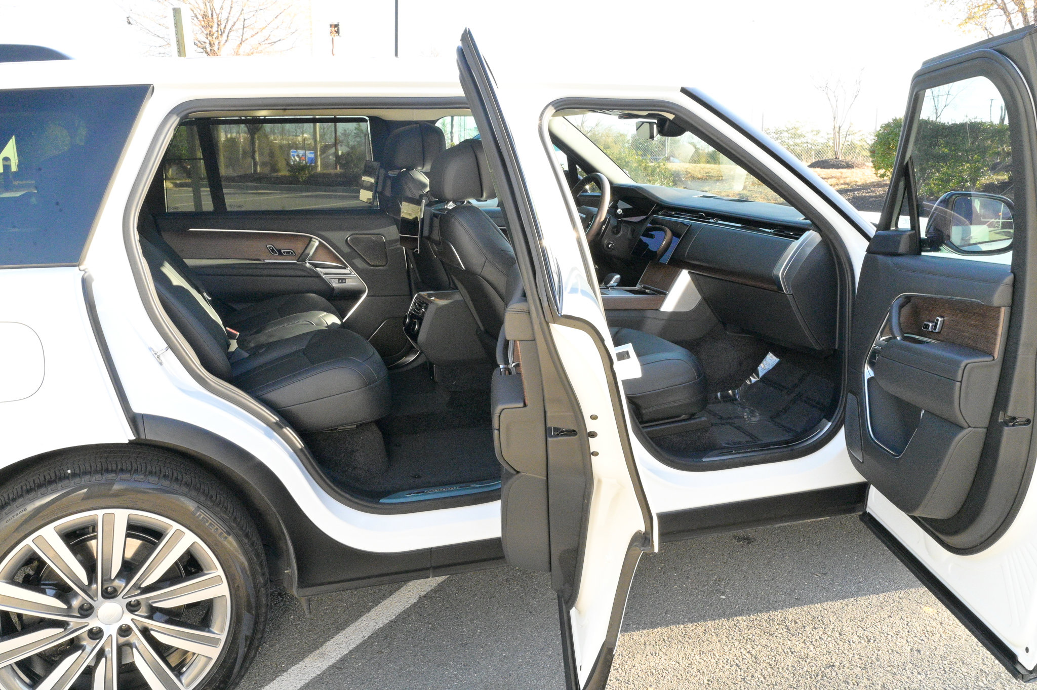 Used 2025 Land Rover Range Rover Long Wheelbase Autobiography image 50