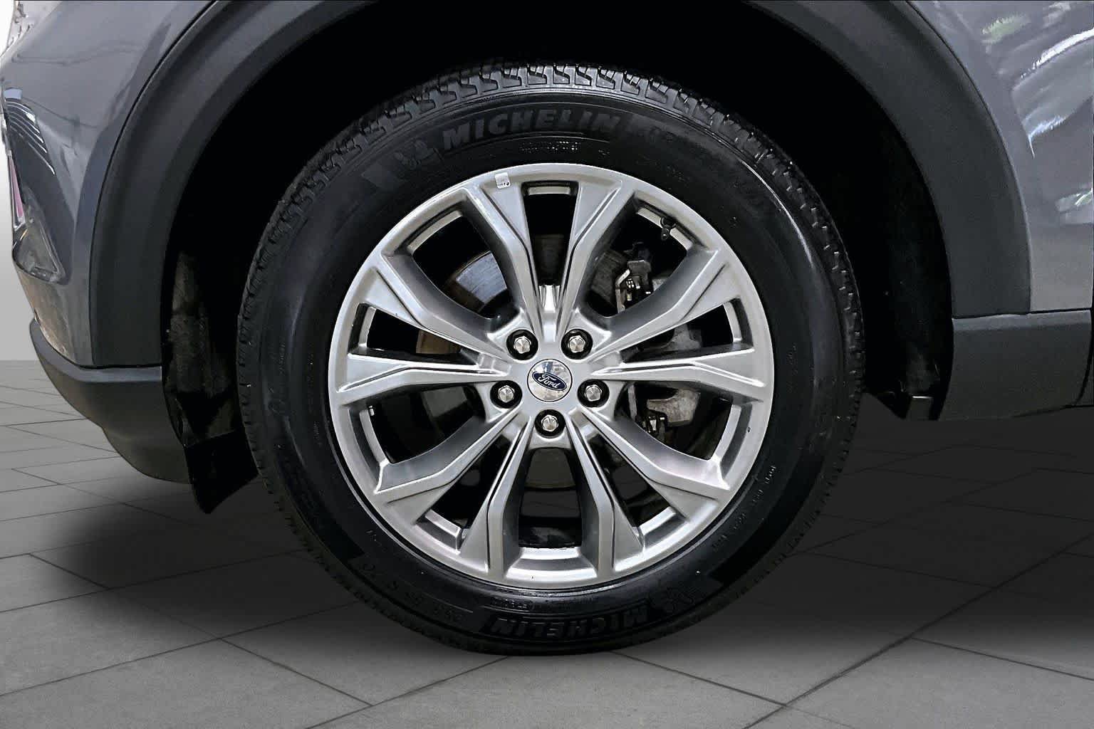 Used 2022 Ford Explorer Limited AWD/4WD image 11