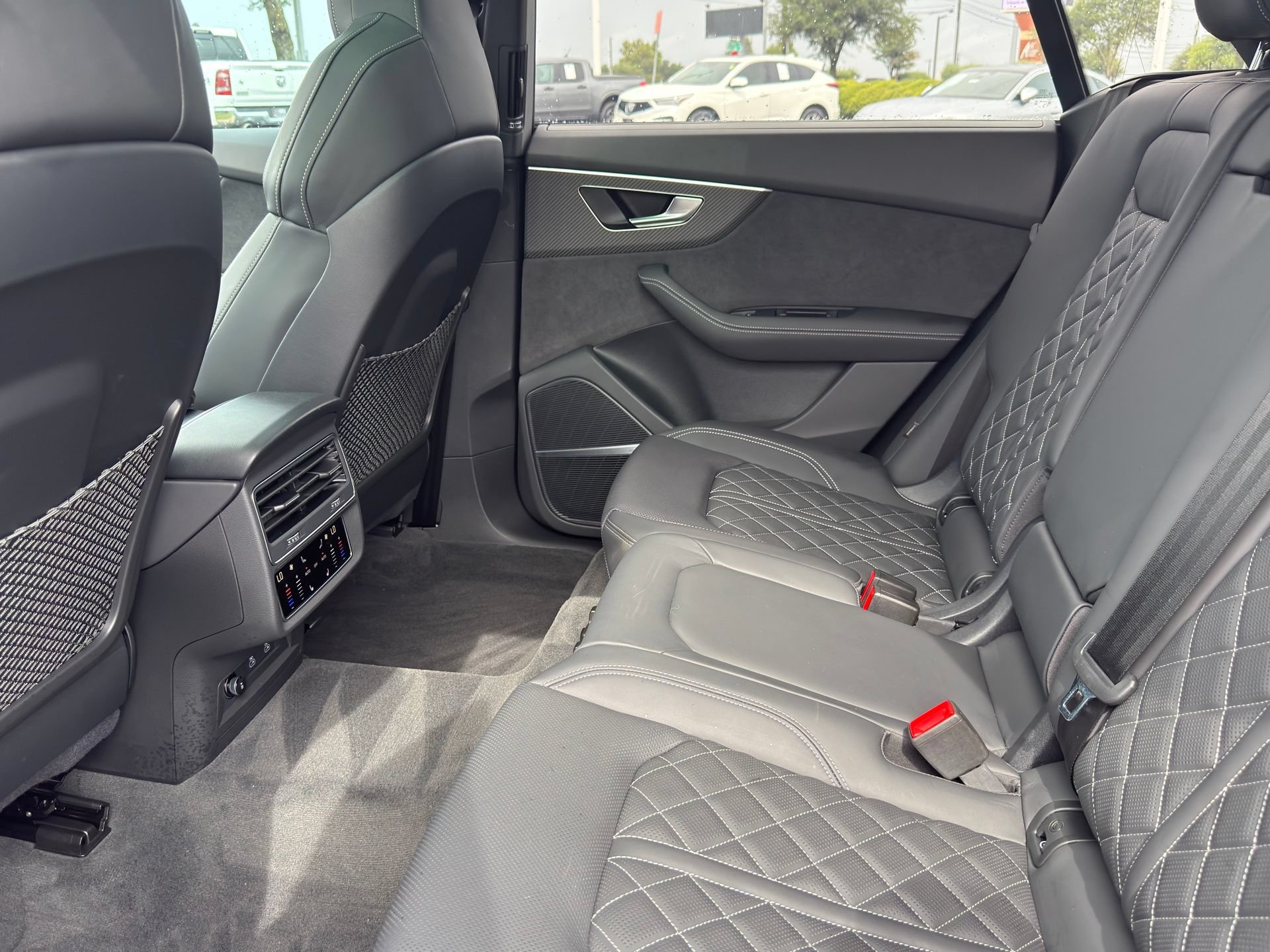 Certified 2024 Audi SQ8 Premium Plus w/ Executive Package AWD/4WD image 31
