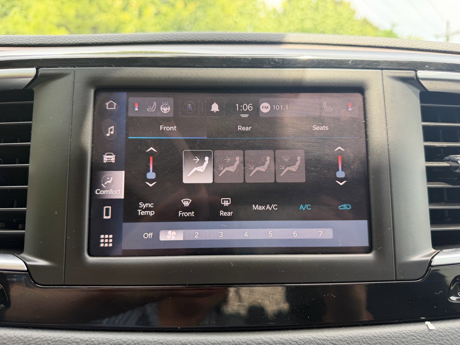 Used 2023 Chrysler Voyager LX FWD image 45