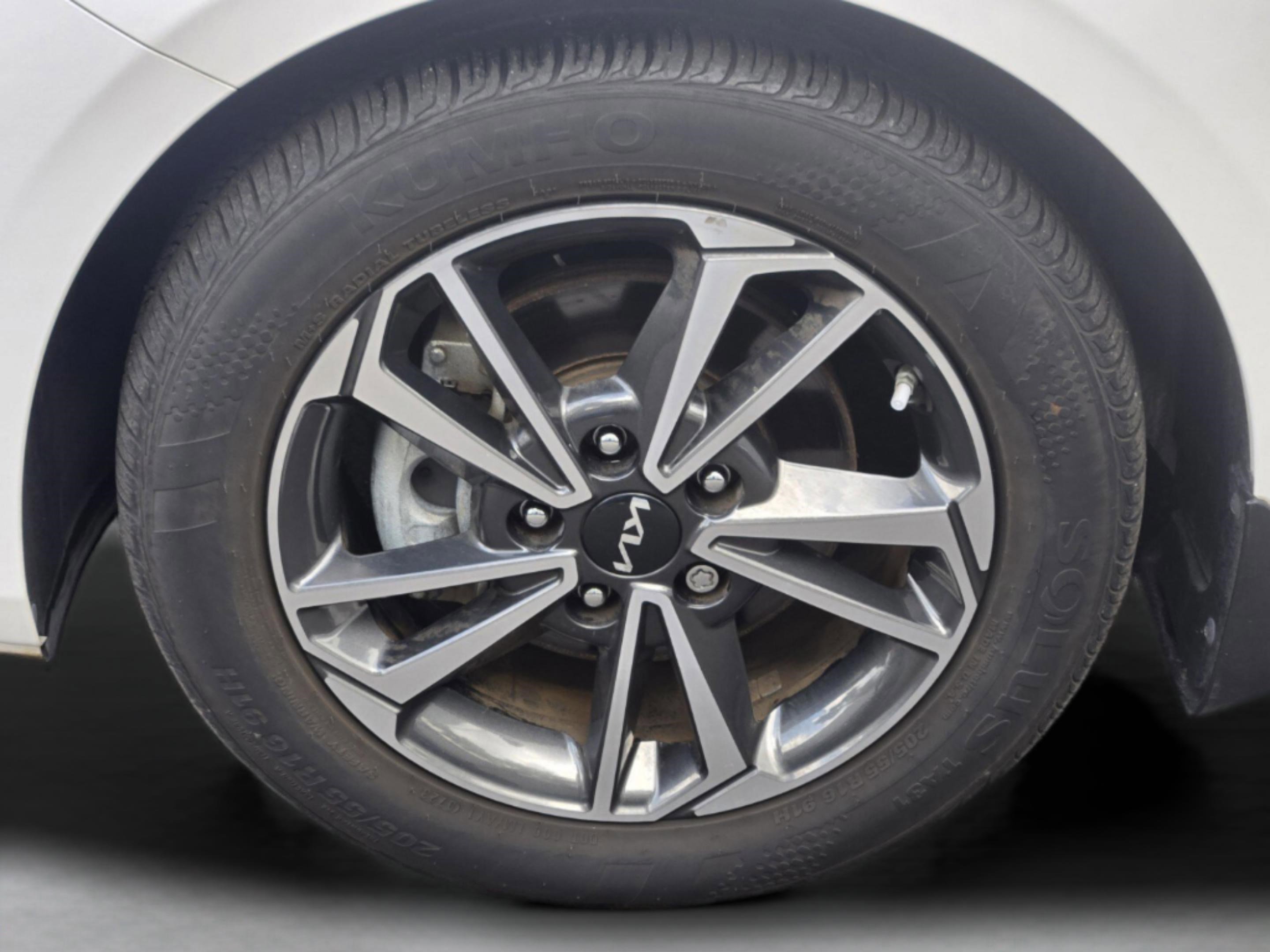 Used 2023 Kia Forte LXS w/ LXS Technology Package image 14