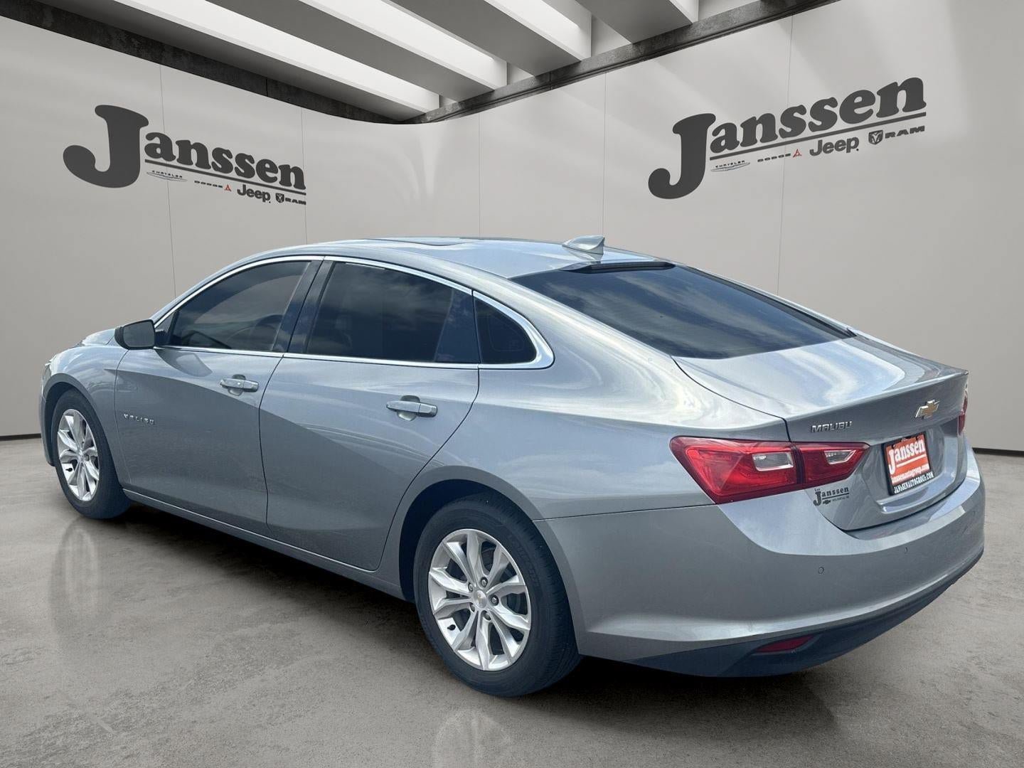 Used 2024 Chevrolet Malibu LT FWD image 2