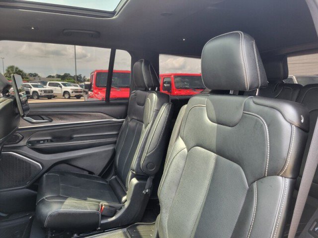 Used 2023 Jeep Grand Cherokee L Overland w/ Rear Seat Video Group I AWD/4WD image 27