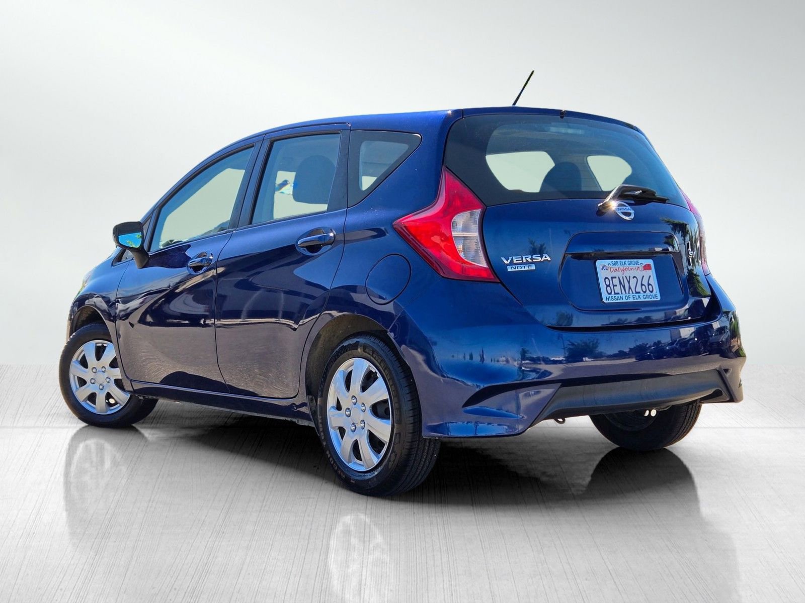 Used 2018 Nissan Versa Note SV FWD image 9