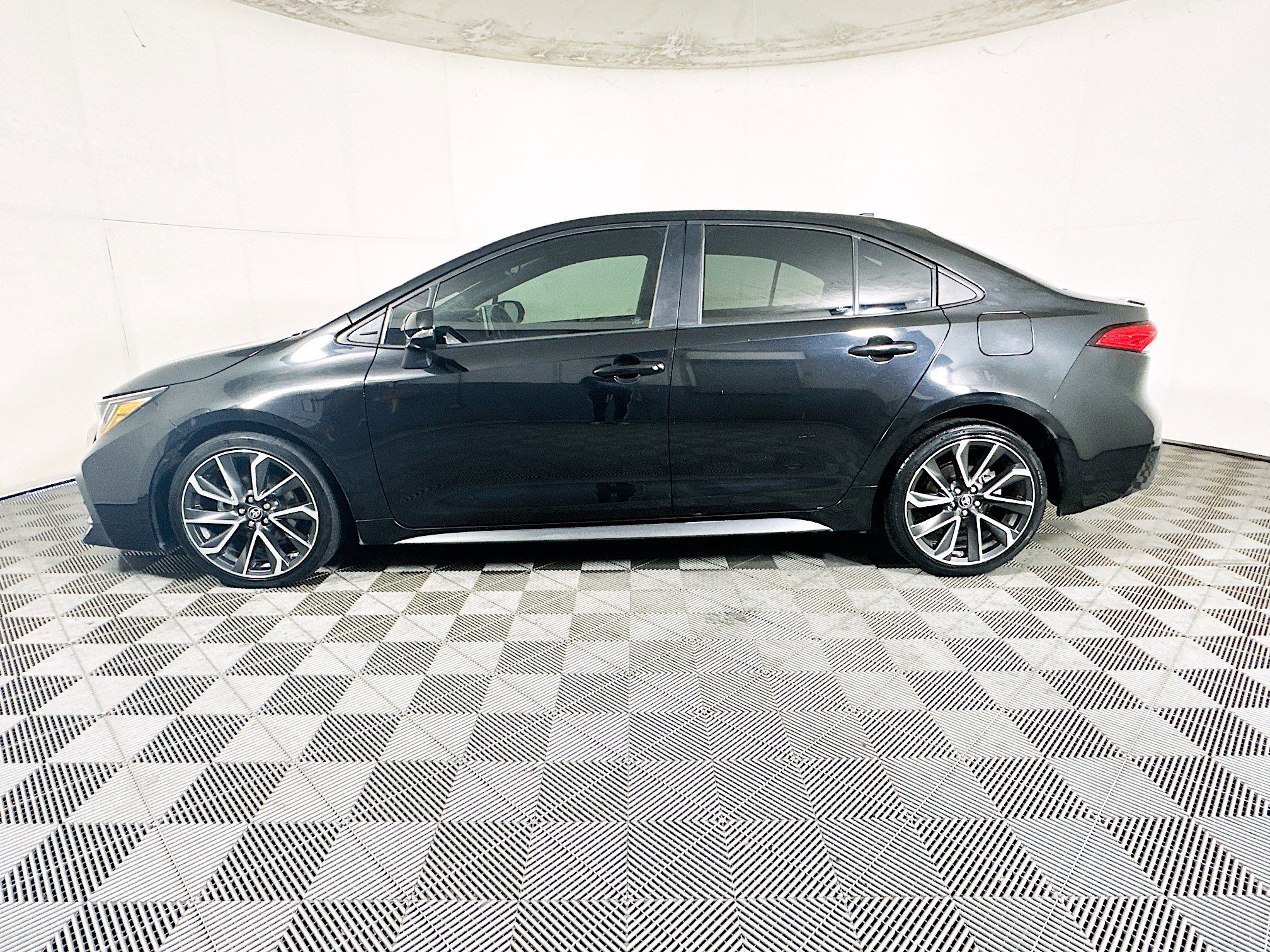 Used 2020 Toyota Corolla SE FWD image 6