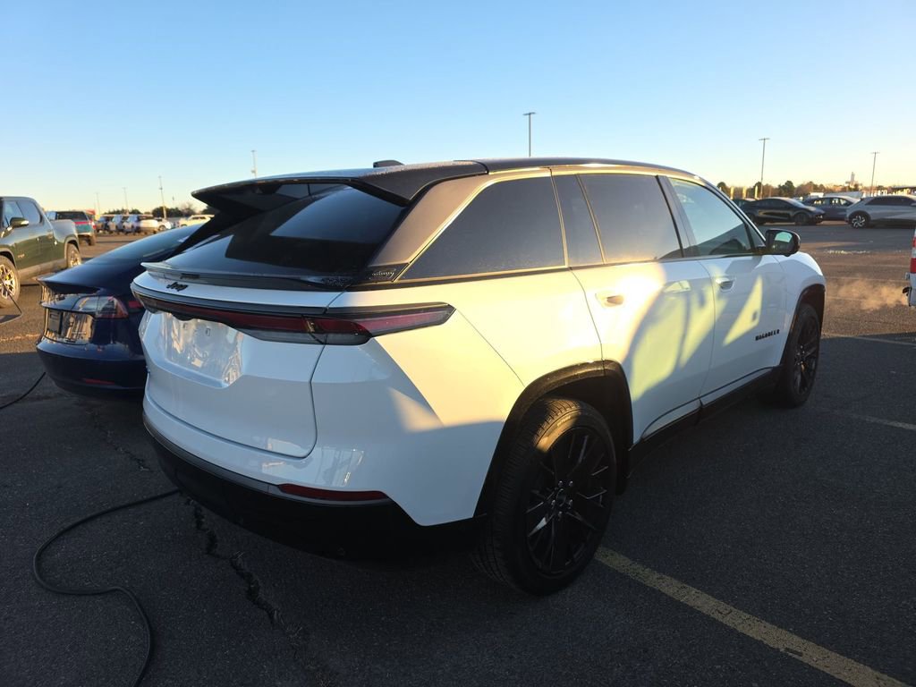 Used 2024 Jeep Wagoneer Launch Edition image 4