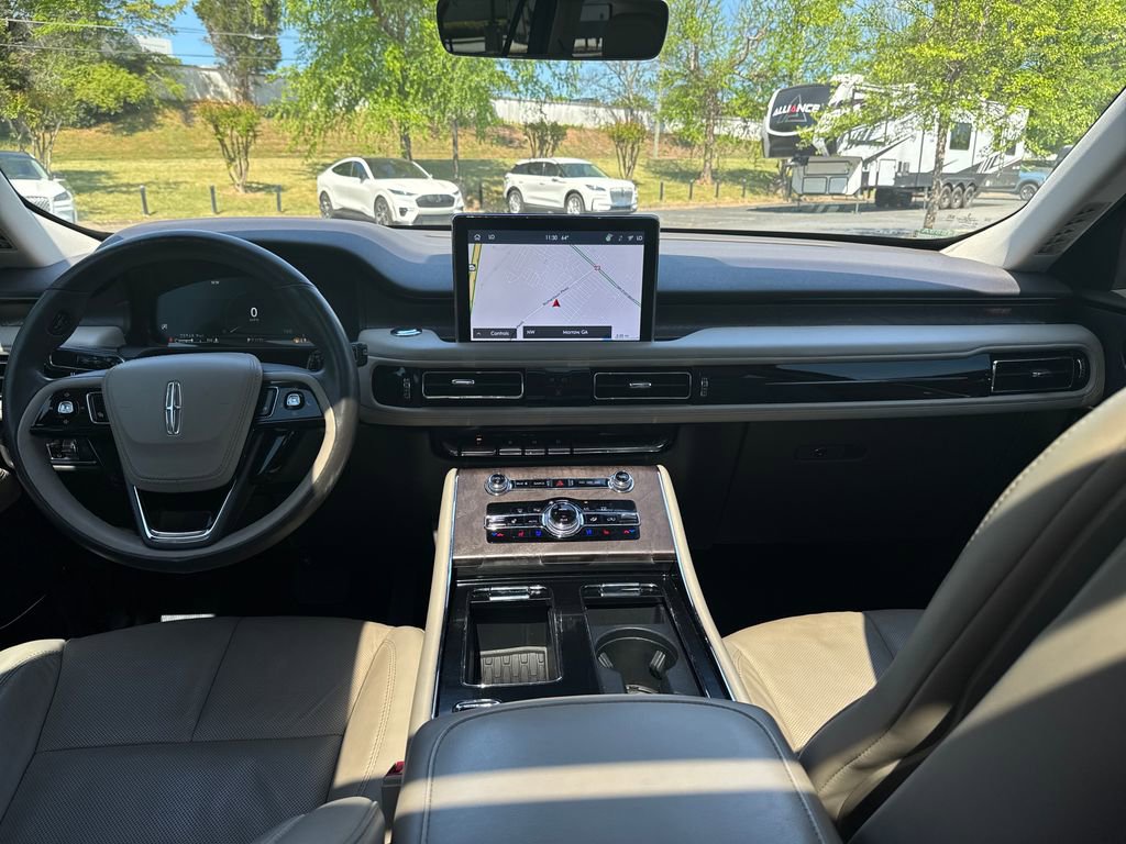 Used 2023 Lincoln Aviator Reserve w/ Equipment Group 201A image 10