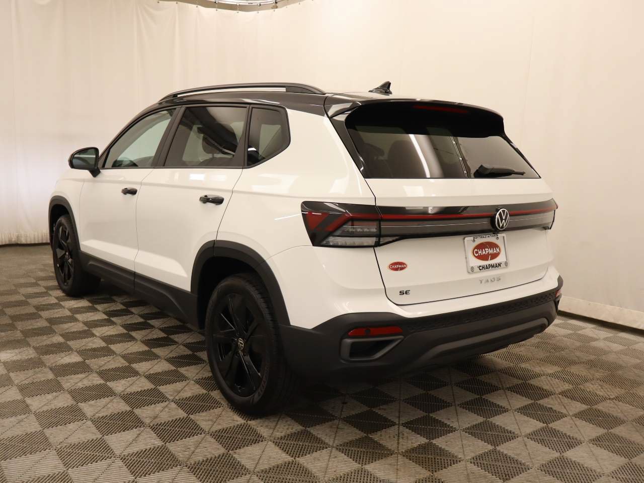 New 2026 Volkswagen Taos SE FWD image 3