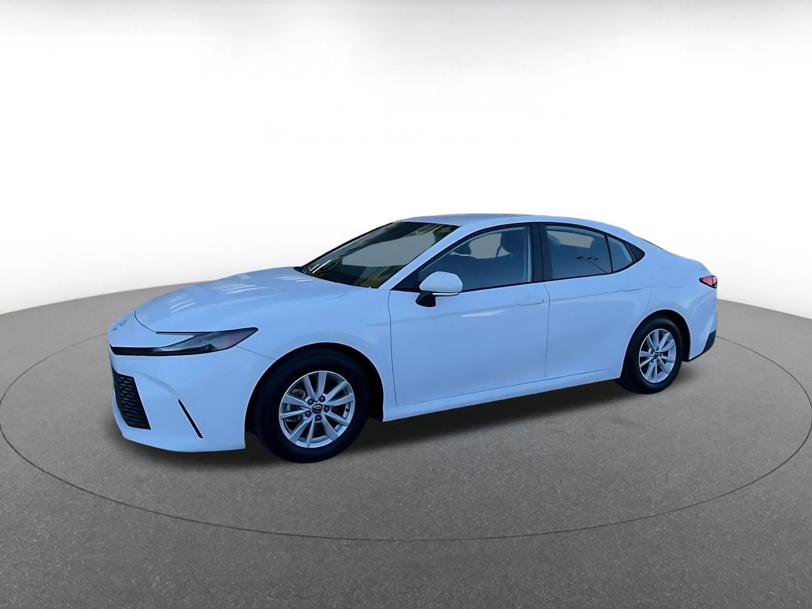 Used 2025 Toyota Camry LE image 7