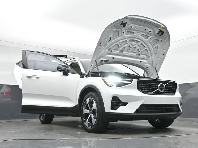 Used 2024 Volvo XC40 B5 Plus AWD/4WD image 53