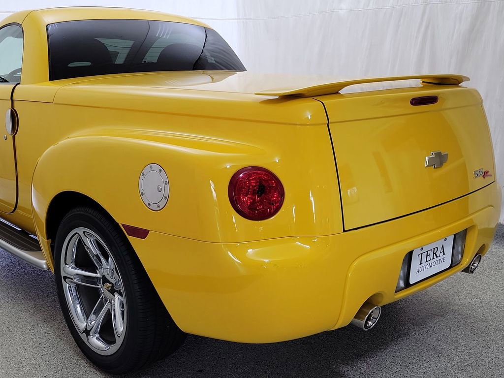 Used 2004 Chevrolet SSR w/ Preferred Equipment Group image 7