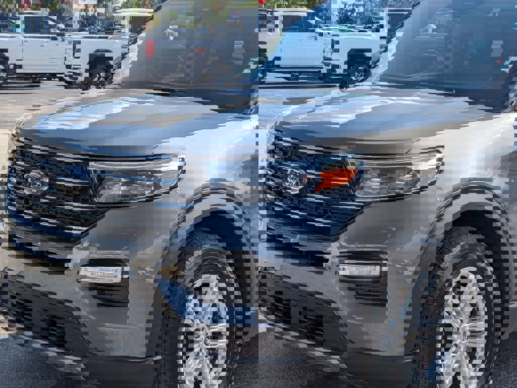 Used 2024 Ford Explorer XLT w/ Equipment Group 202A image 6