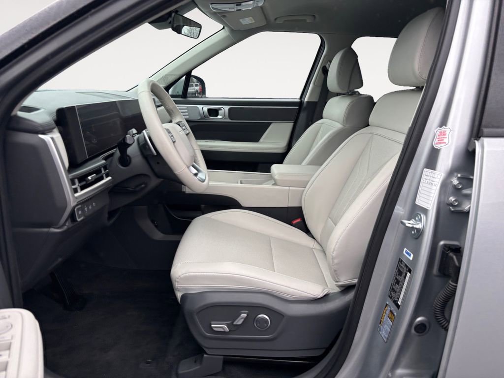 Used 2025 Hyundai Santa Fe SEL image 16