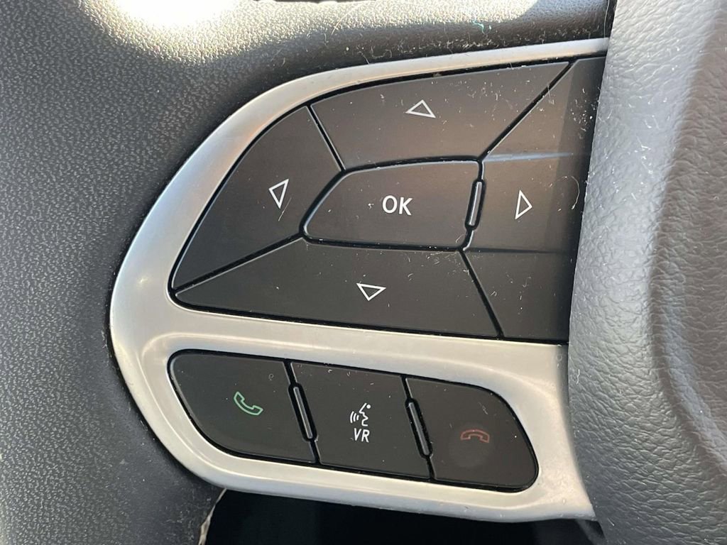 Used 2024 Chrysler Voyager LX image 10