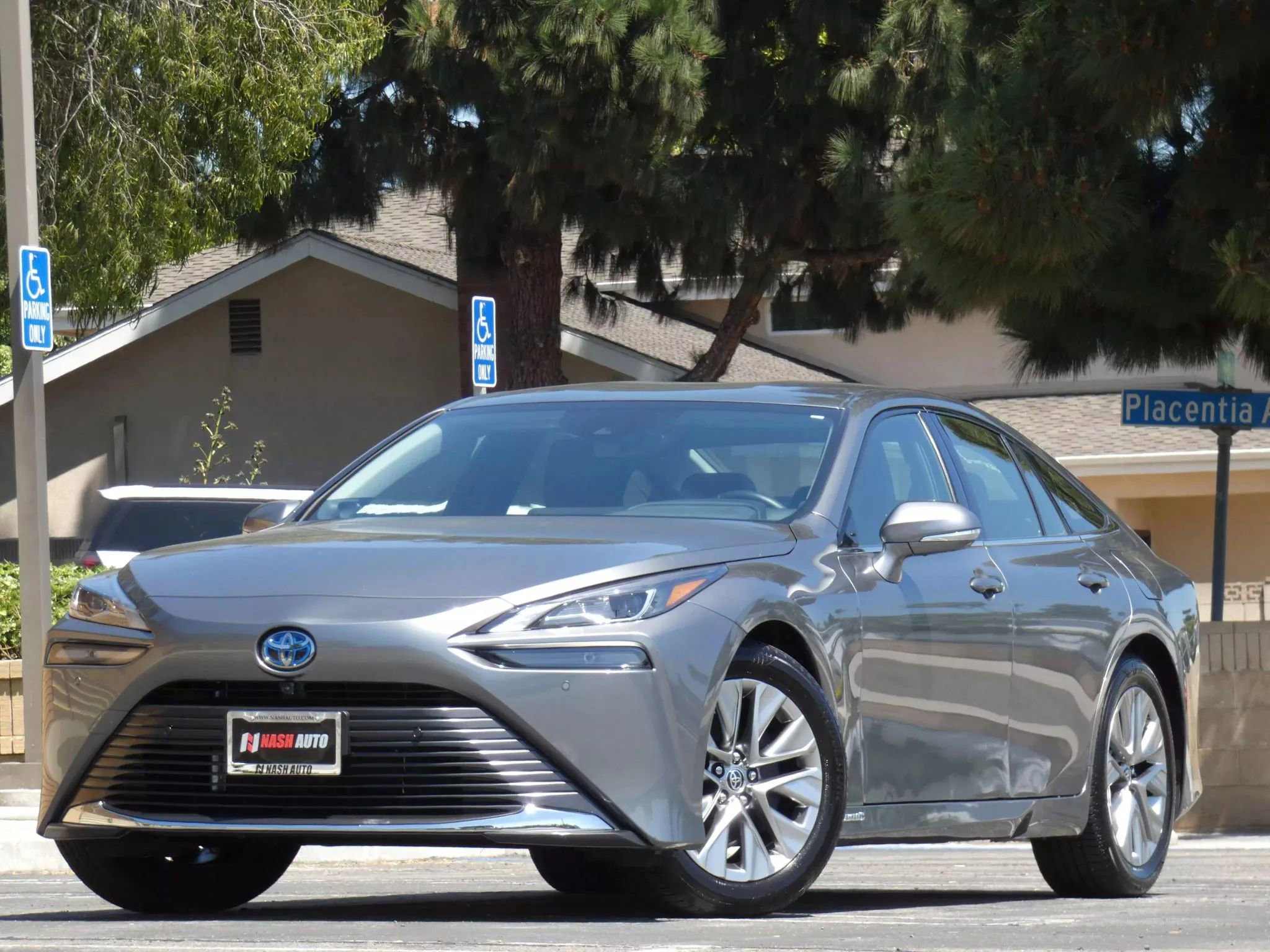 Used 2022 Toyota Mirai XLE Sedan 4D image 2