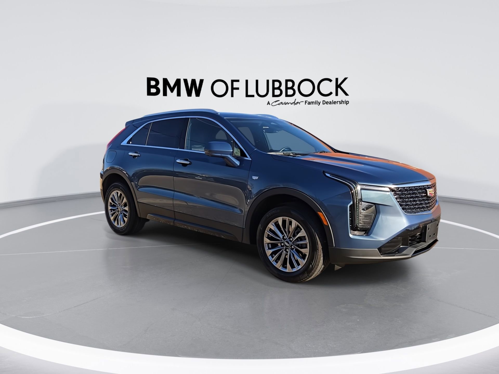 Used 2025 Cadillac XT4 Premium Luxury image 2