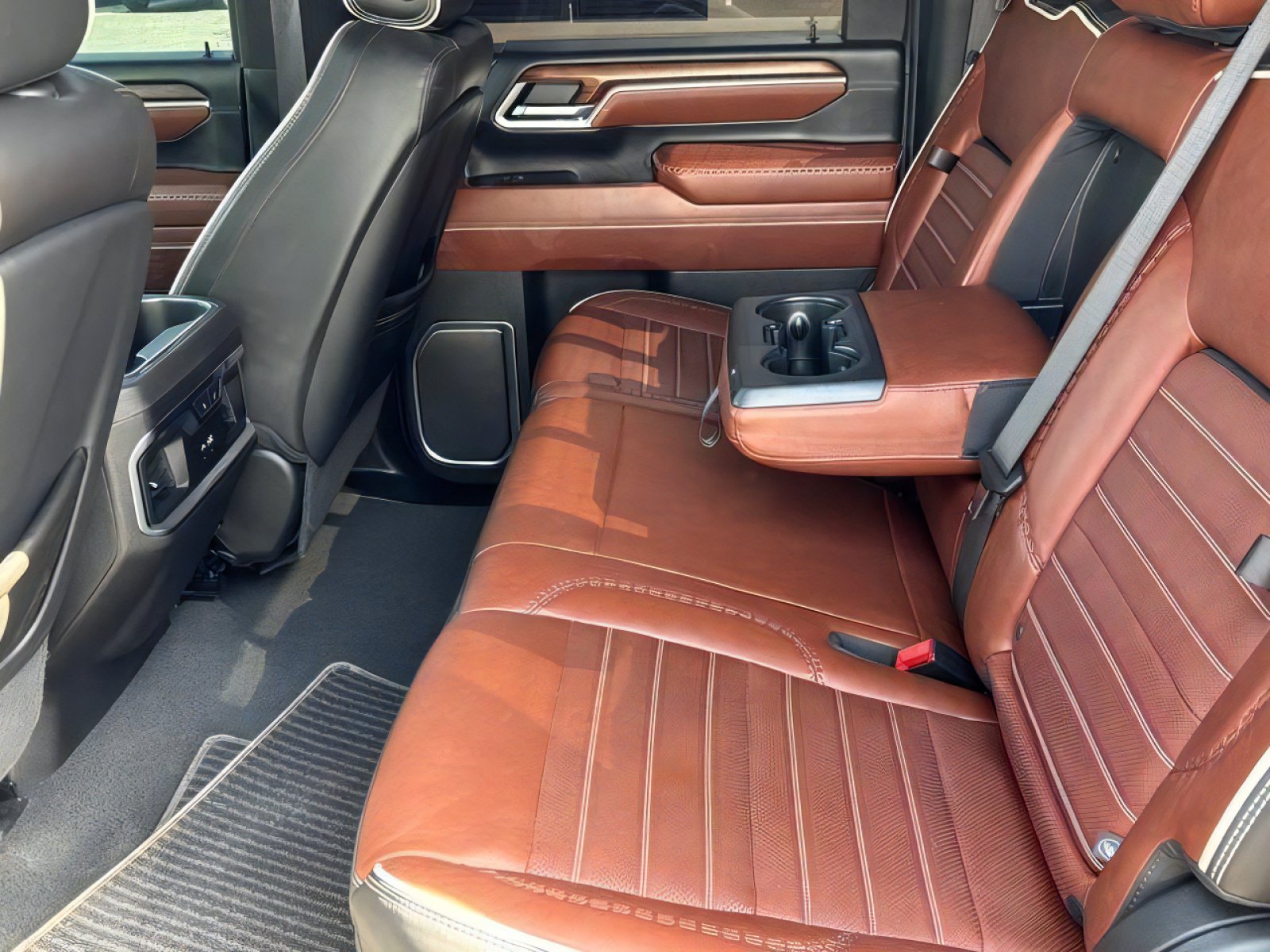 Used 2025 GMC Sierra 2500 Denali Ultimate w/ Max Trailering Package AWD/4WD image 30