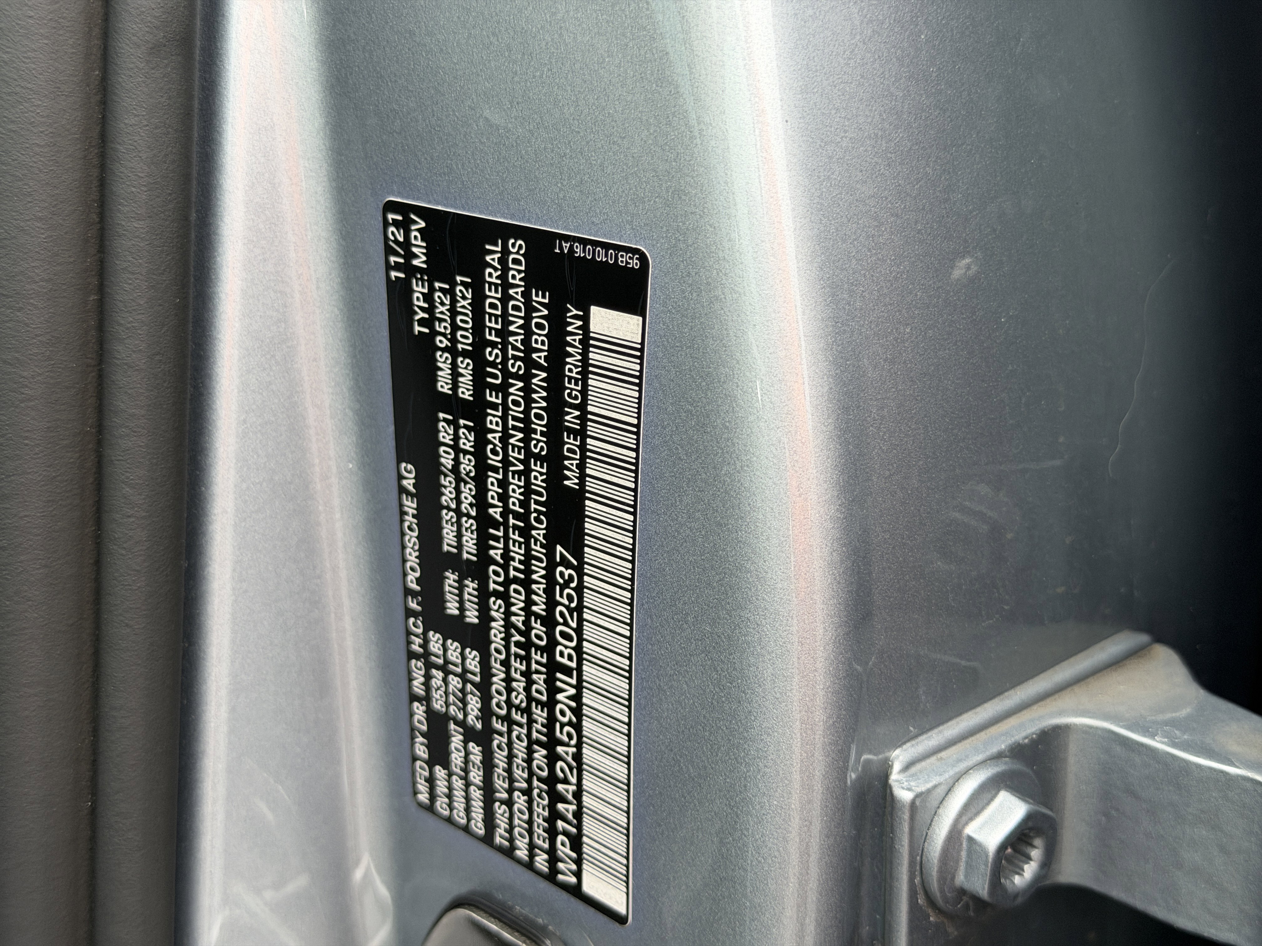 Certified 2022 Porsche Macan image 39