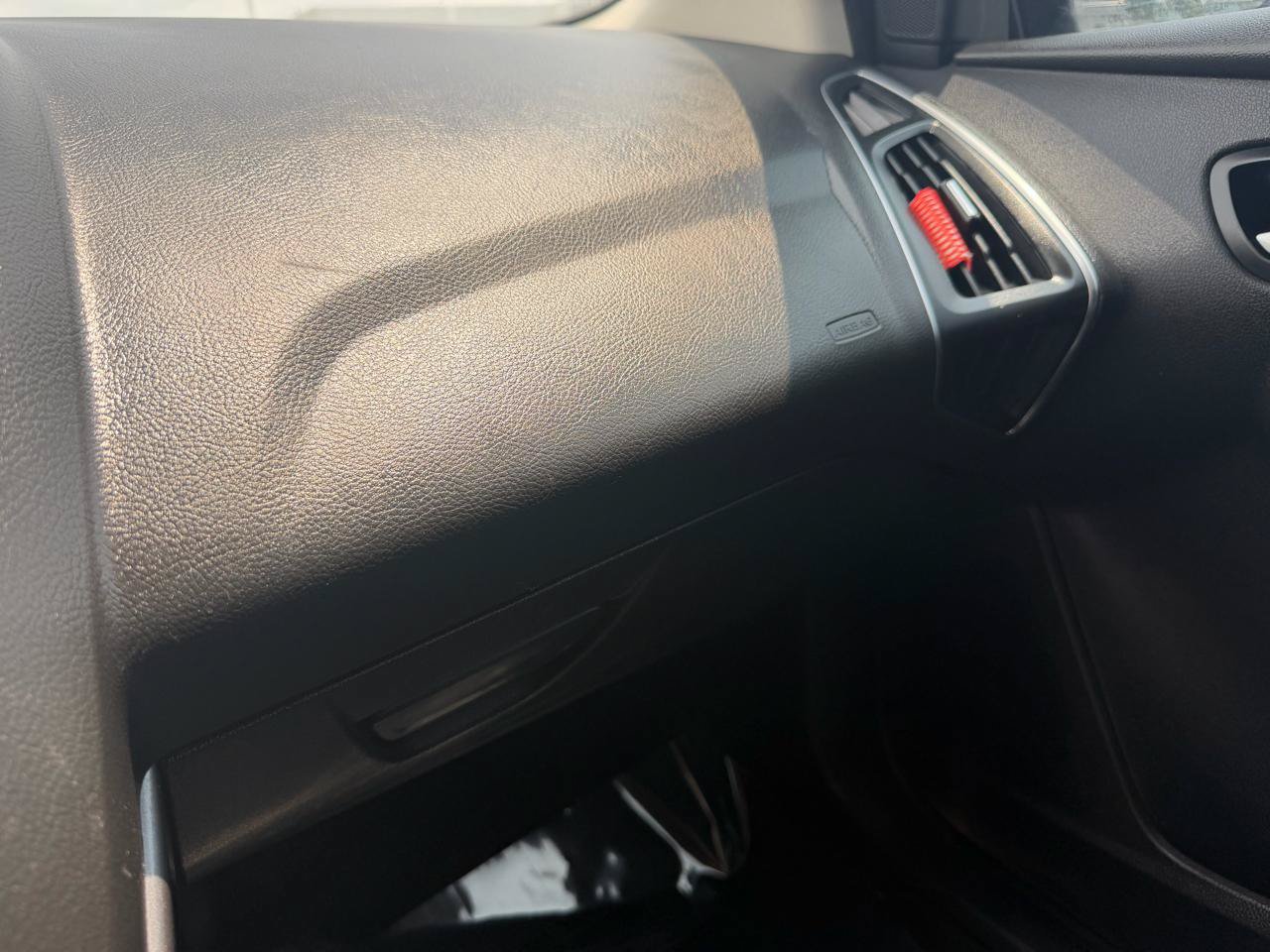 Used 2014 Ford Focus Titanium FWD image 25