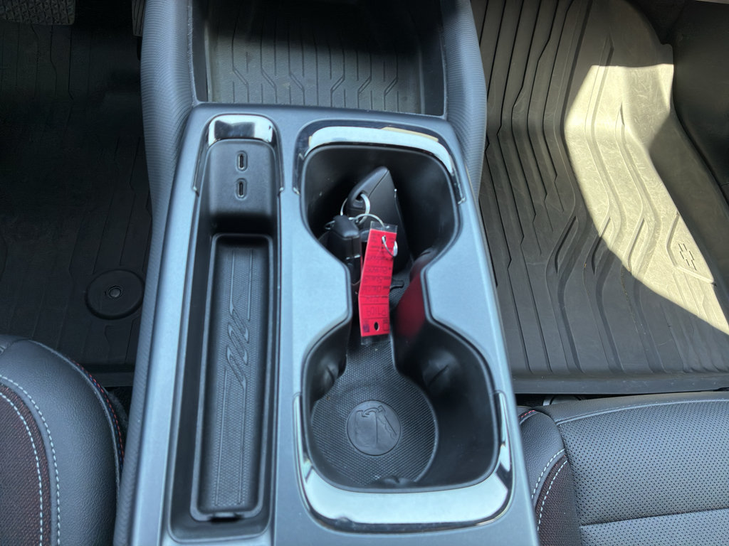 Used 2024 Chevrolet Equinox EV RS FWD image 34