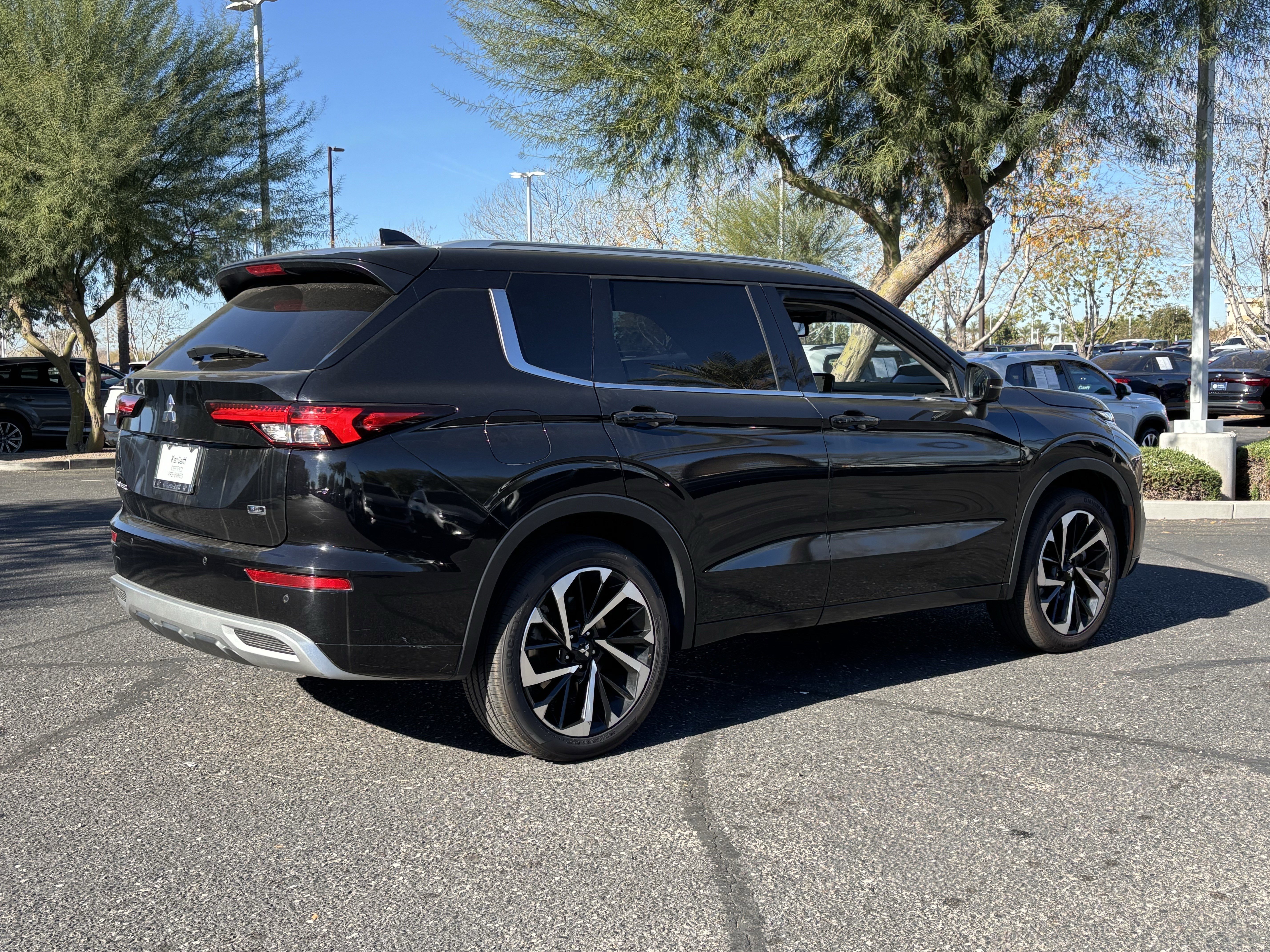 Used 2022 Mitsubishi Outlander SEL image 4