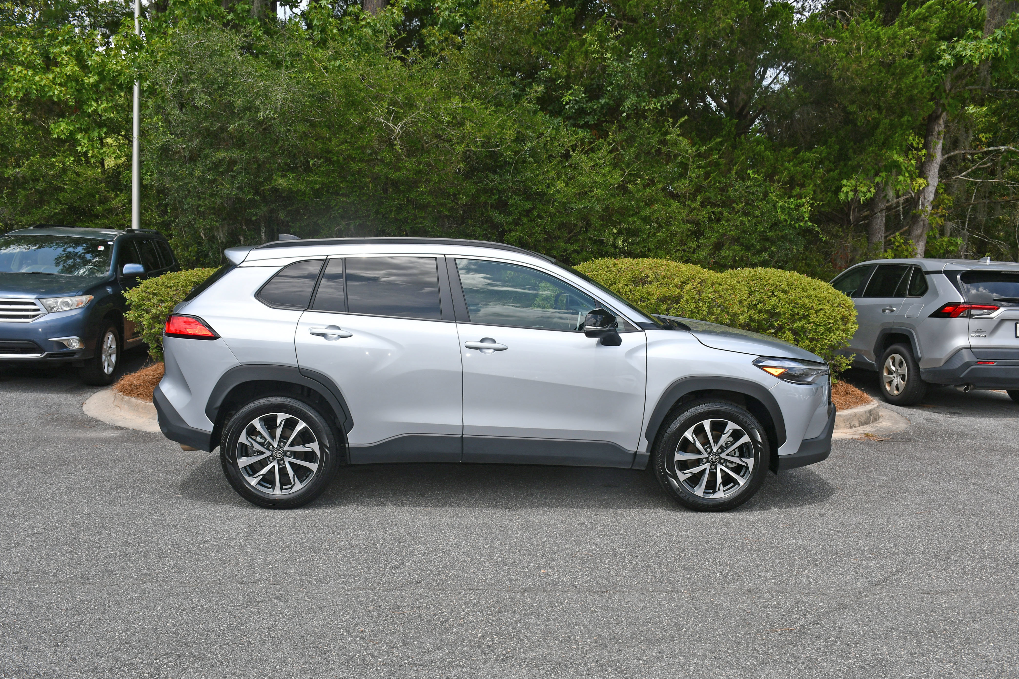 Certified 2025 Toyota Corolla Cross XLE AWD/4WD image 5