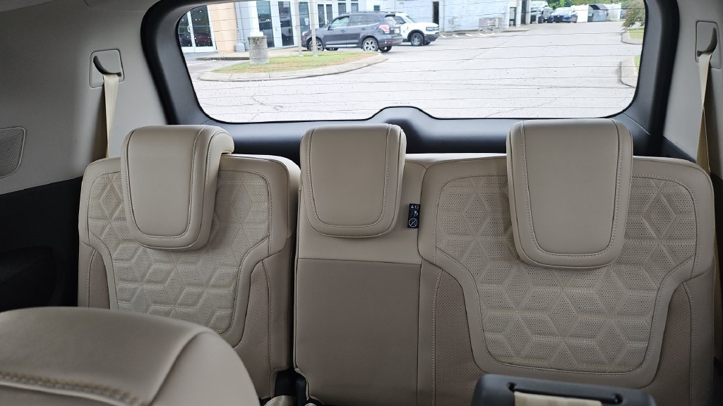 Certified 2025 Nissan Armada Platinum w/ Convenience Package RWD image 7