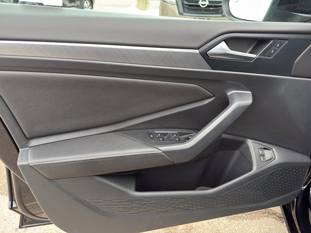 Used 2024 Volkswagen Jetta SE FWD image 13