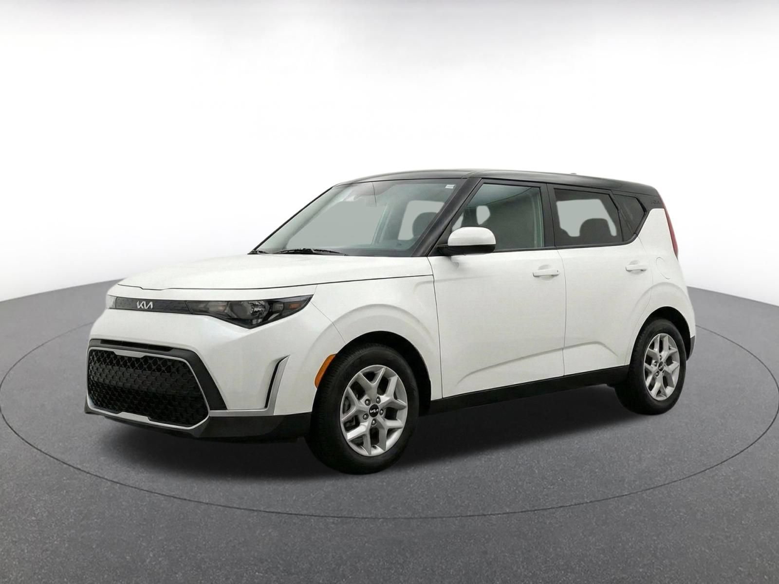 Used 2025 Kia Soul LX w/ LX Technology Package FWD image 3