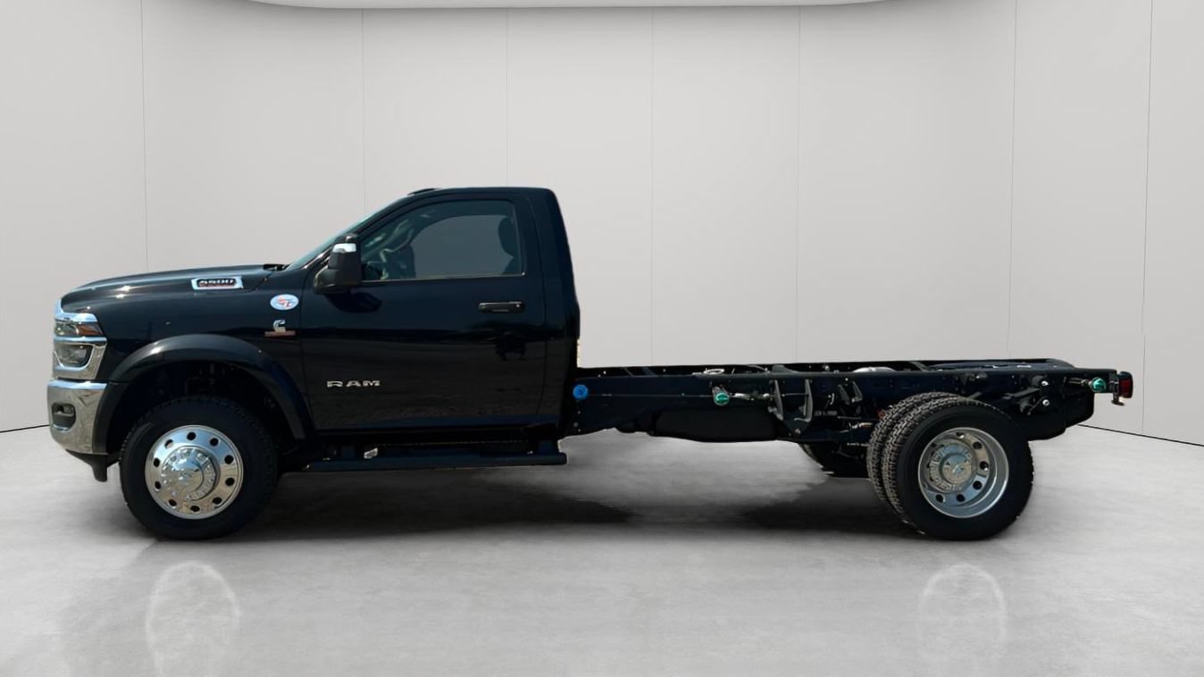 New 2026 RAM 5500 4x4 Regular Cab image 7