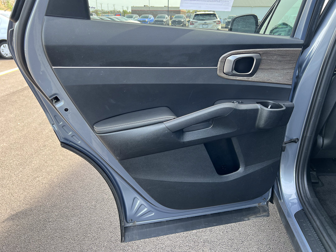 Used 2023 Kia Sorento S image 27