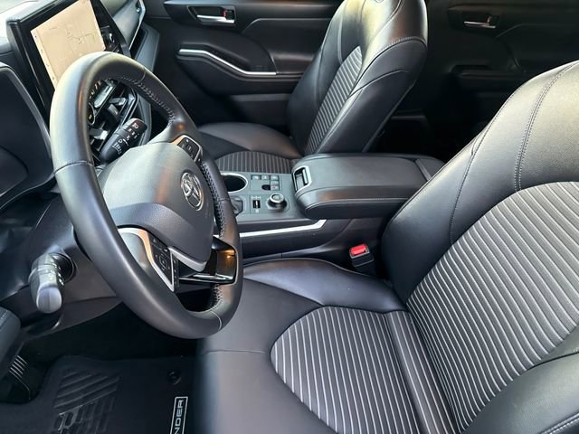 Used 2025 Toyota Highlander XSE image 20