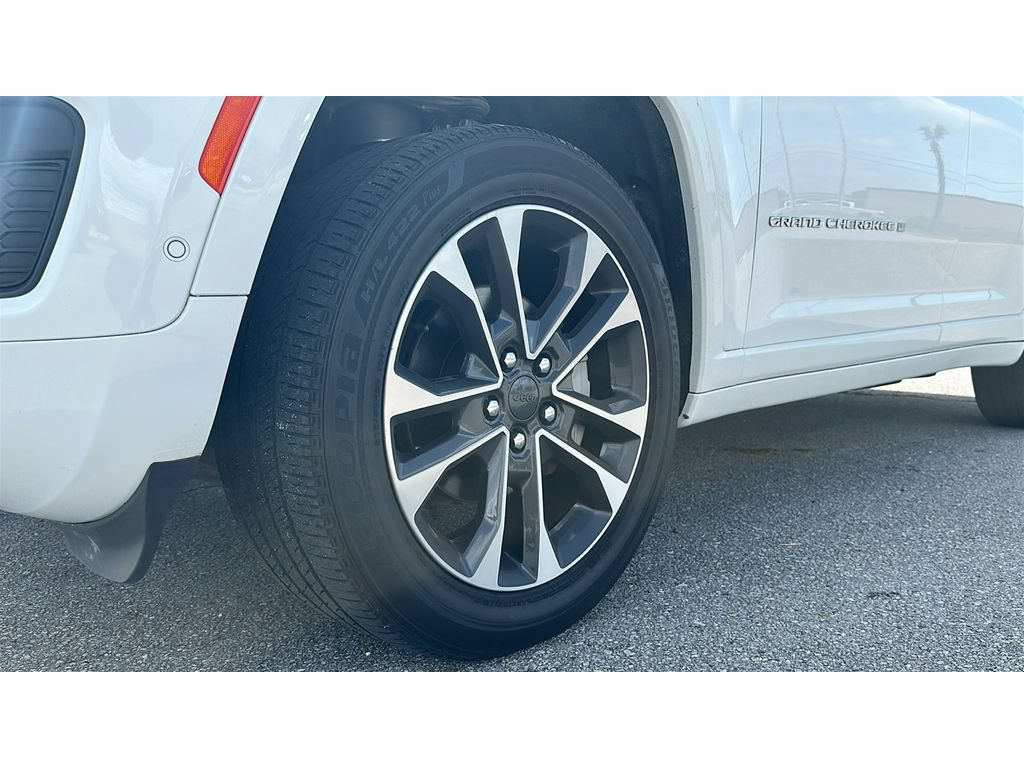 Used 2023 Jeep Grand Cherokee Overland AWD/4WD image 10