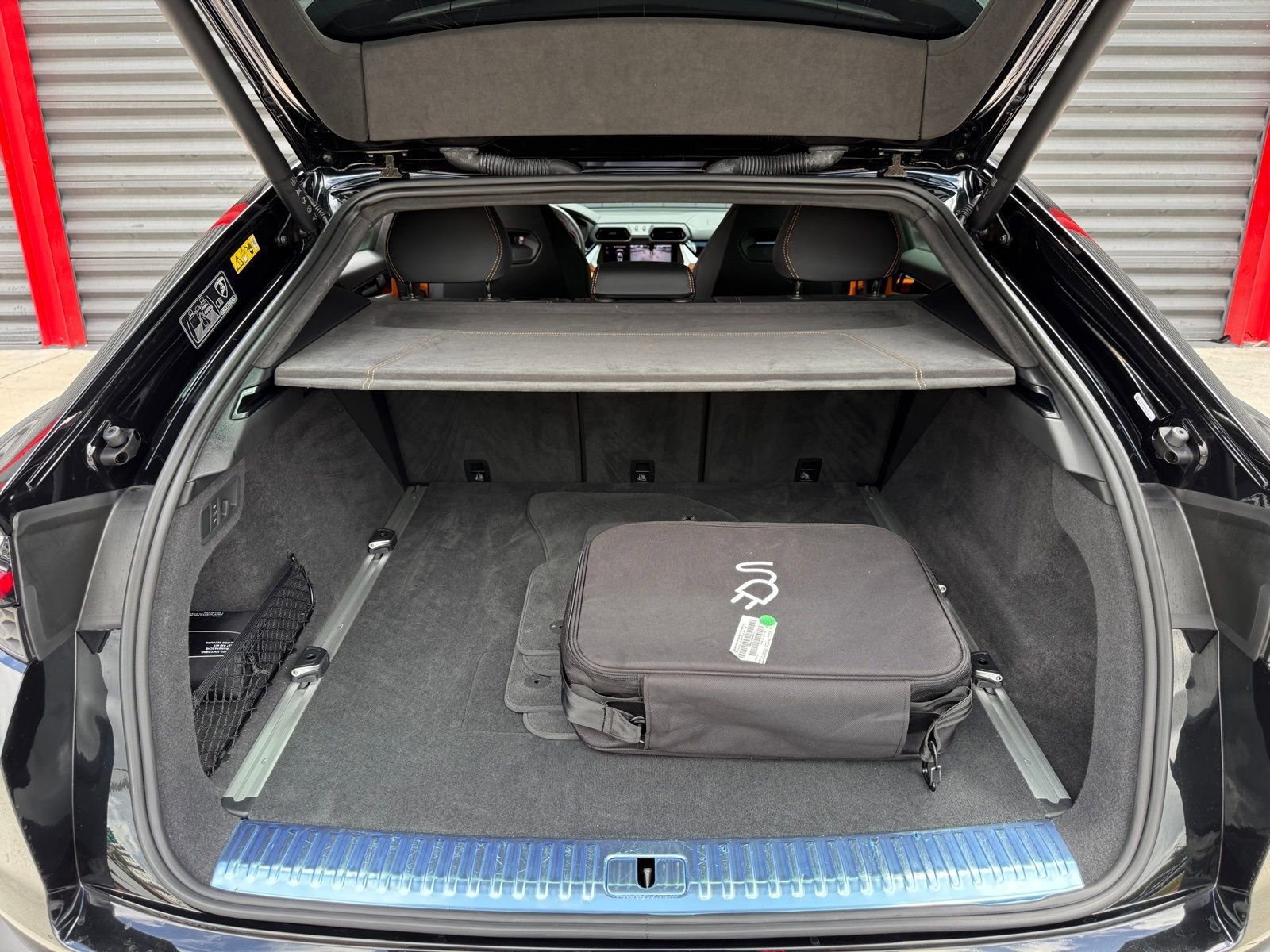 Used 2025 Lamborghini Urus SE image 18