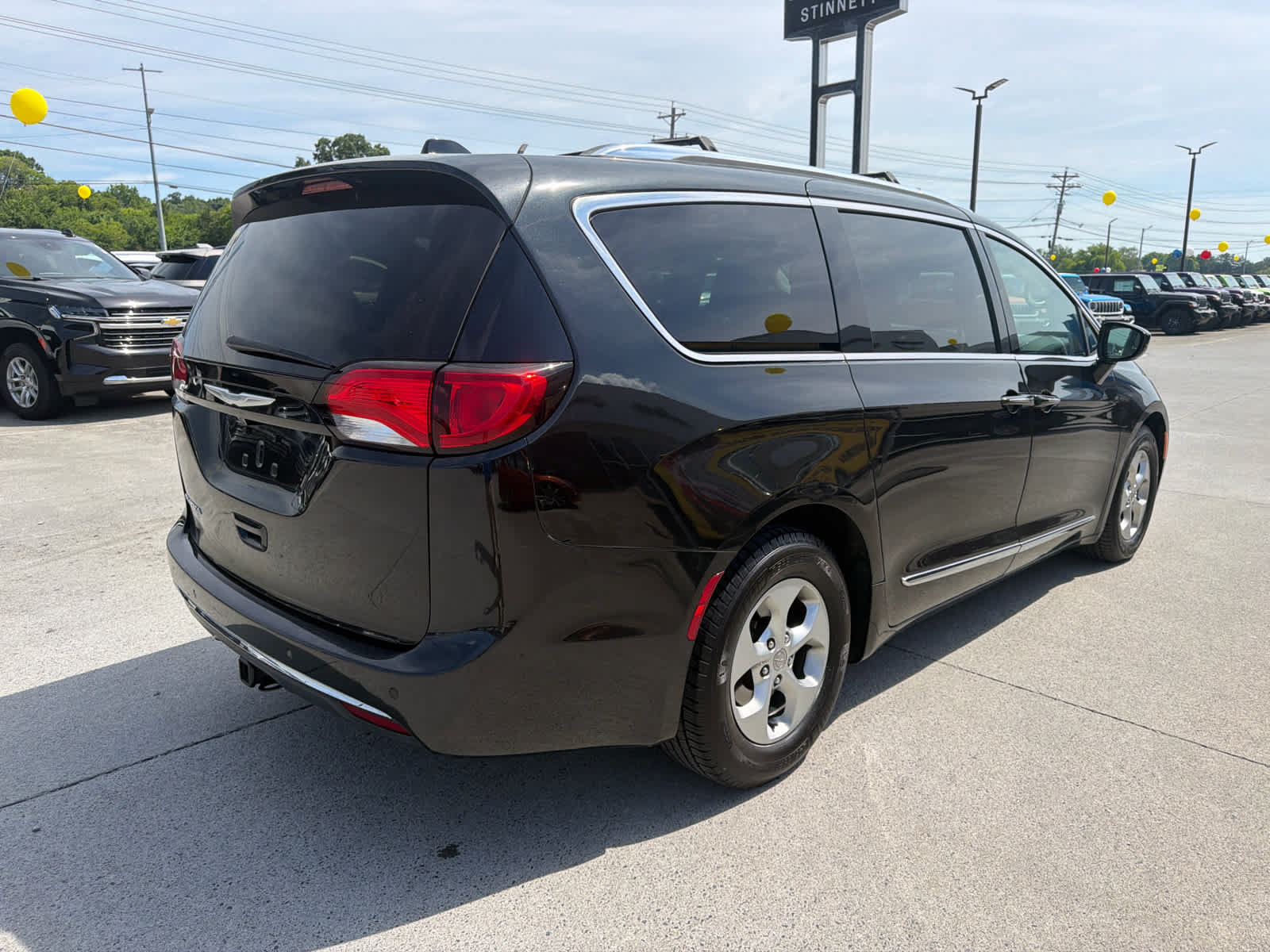 Used 2017 Chrysler Pacifica Touring-L Plus FWD image 7